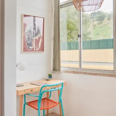 Light-filled & Renovated Apartment, By Timecooler Apartament