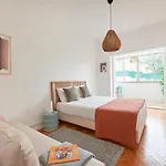 Light-filled & Renovated Apartment, By Timecooler Апартаменты Лиссабон
