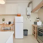 Light-filled & Renovated Apartment, By Timecooler Лиссабон