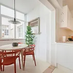 Light-filled & Renovated Apartment, By Timecooler * Лиссабон