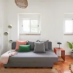 Апартаменты Light-filled & Renovated Apartment, By Timecooler *