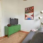 Апартаменты Light-filled & Renovated Apartment, By Timecooler *