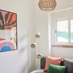 Light-filled & Renovated Apartment, By Timecooler Апартаменты