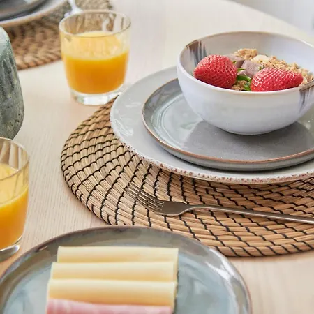 Light-filled & Renovated Apartment, By Timecooler * Lisboa