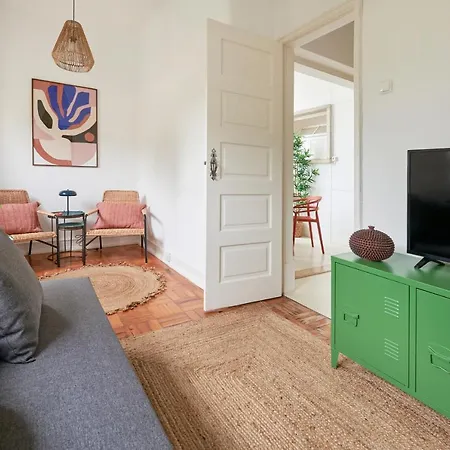 Light-filled & Renovated Apartment, By Timecooler Апартаменты