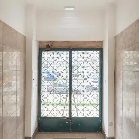 Апартаменты Light-filled & Renovated Apartment, By Timecooler *