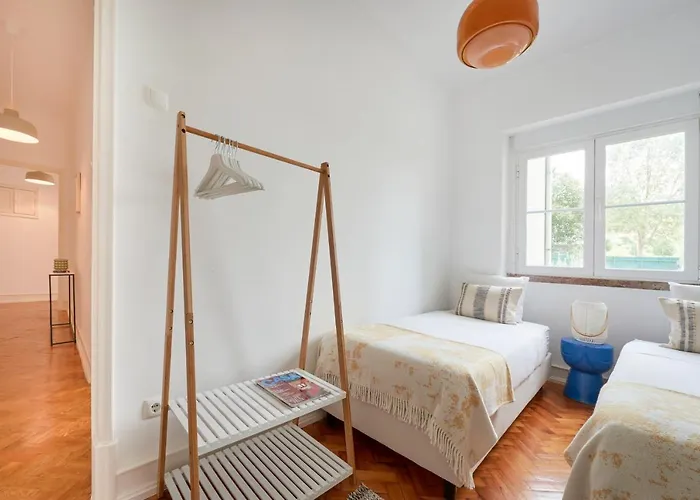 Light-filled & Renovated Apartment, By Timecooler *