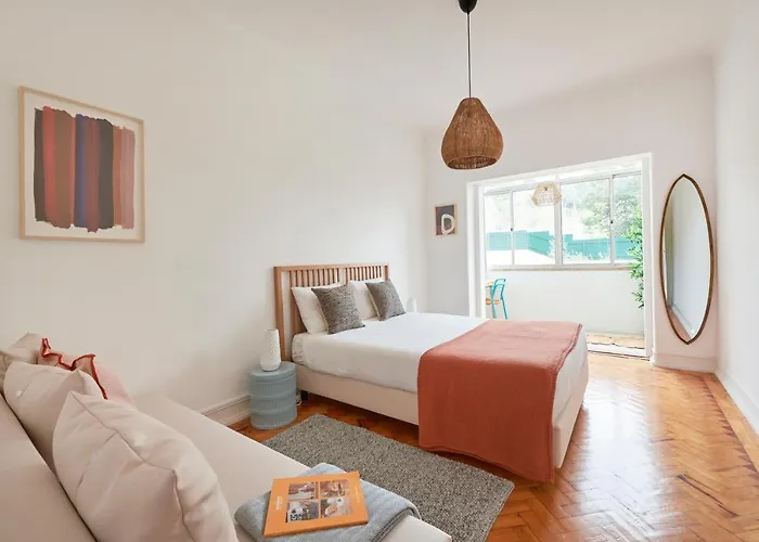 Light-filled & Renovated Apartment, By Timecooler アパート リスボン