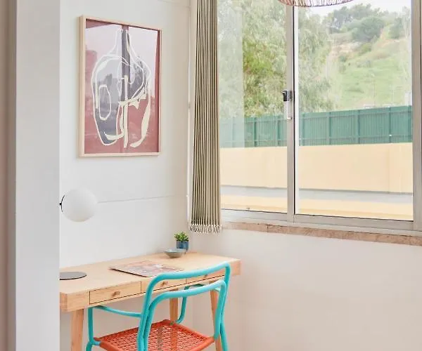 Light-filled & Renovated Apartment, By Timecooler アパート