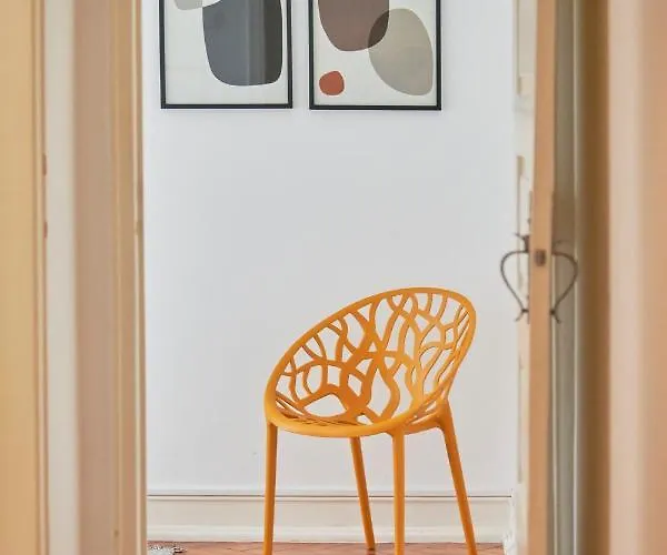 Light-filled & Renovated Apartment, By Timecooler アパート *