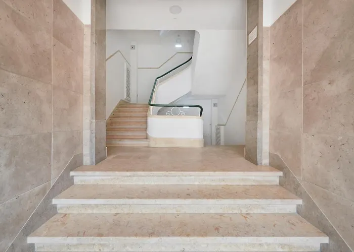 アパート Light-filled & Renovated Apartment, By Timecooler