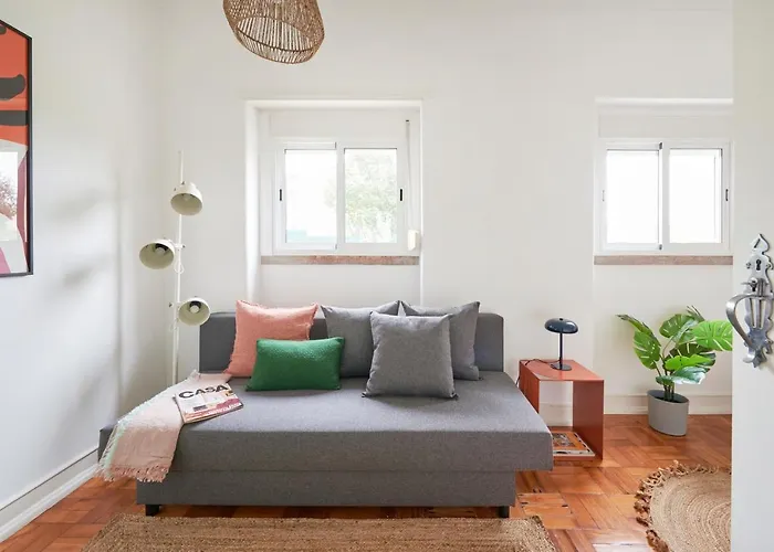 アパート Light-filled & Renovated Apartment, By Timecooler *