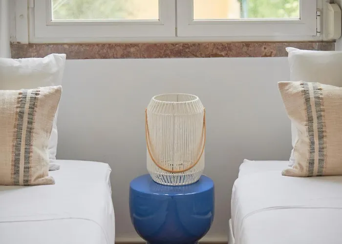 アパート Light-filled & Renovated Apartment, By Timecooler リスボン