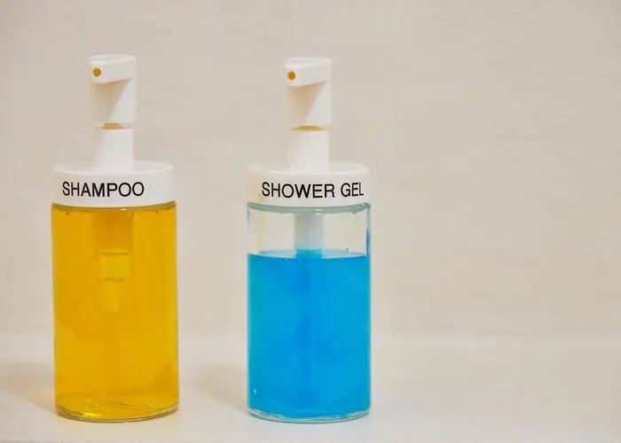 Light-filled & Renovated Apartment, By Timecooler アパート *