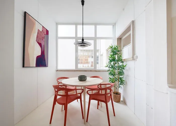 Light-filled & Renovated Apartment, By Timecooler * リスボン