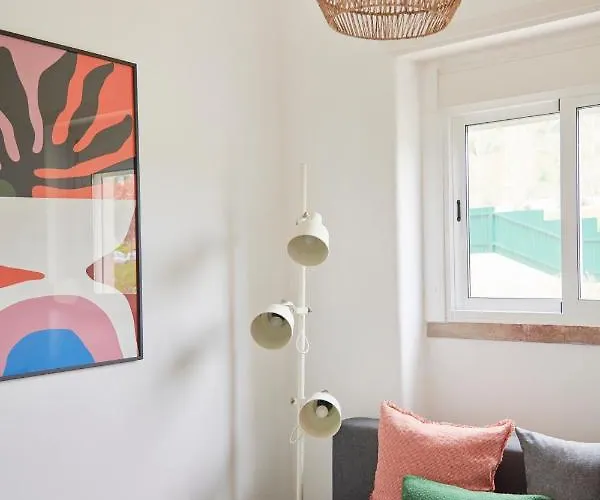 Light-filled & Renovated Apartment, By Timecooler アパート