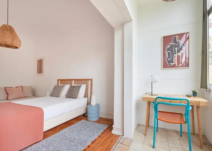 アパート Light-filled & Renovated Apartment, By Timecooler リスボン