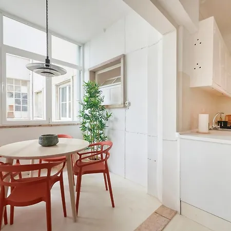 Light-filled & Renovated Apartment, By Timecooler * Lissabon