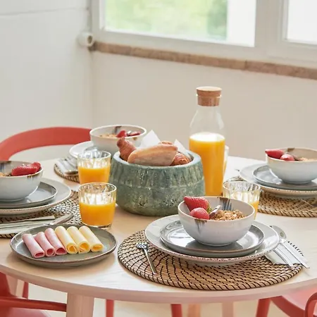 Light-filled & Renovated Apartment, By Timecooler * Lissabon