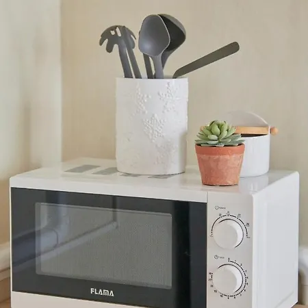 Light-filled & Renovated Apartment, By Timecooler Appartement