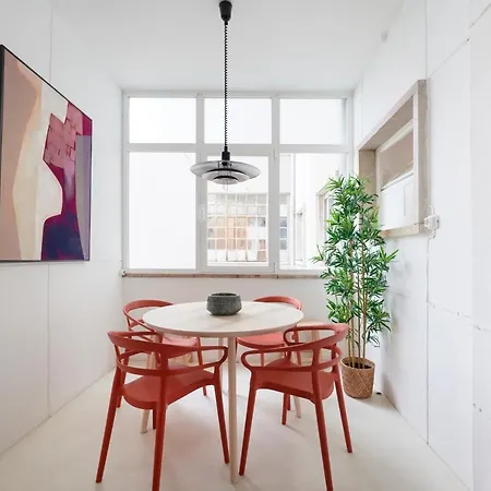 Light-filled & Renovated Apartment, By Timecooler * Lissabon