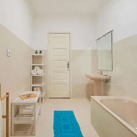 דירה Light-filled & Renovated Apartment, By Timecooler ליסבון