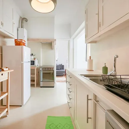 דירה Light-filled & Renovated Apartment, By Timecooler