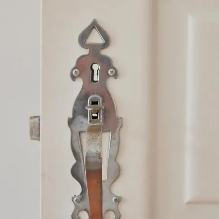 Light-filled & Renovated Apartment, By Timecooler * Lisbona